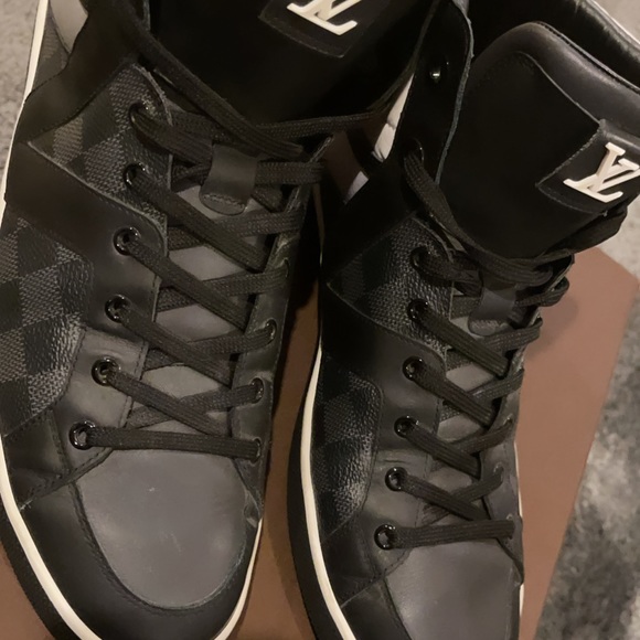 Authentic Louis Vuitton sneakers - Picture 2 of 7